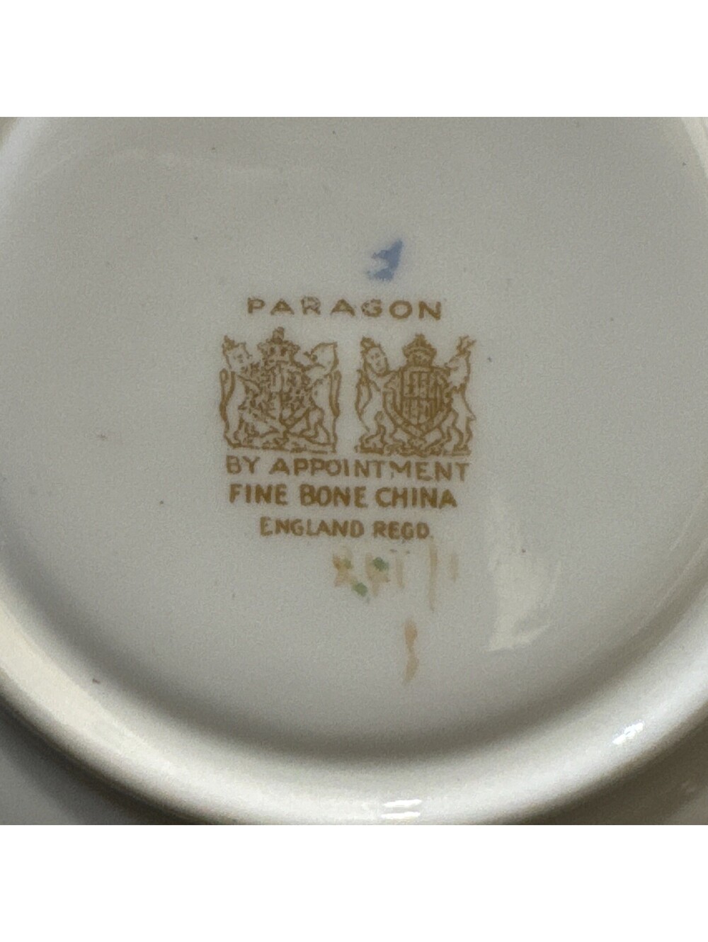 Vintage Paragon Saucer Signed R. Johnson Floating Rose Double Warrant - Picture 4 of 5